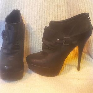 Woman's rue21 stiletto heels